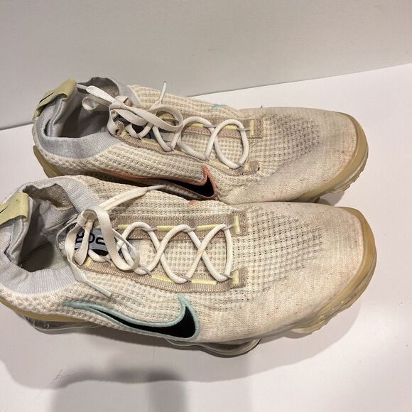 Nike Air Vapormax 2021 Knit Sneakers White Mens 9.5 DQ7633-100 Mismatched Swoosh - Picture 4 of 11